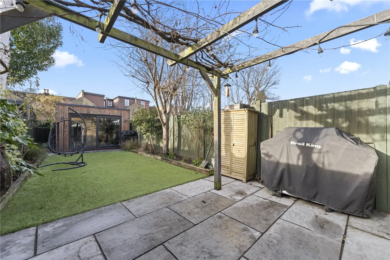 Milton Road, Hampton, TW12 2LJ, photo 2