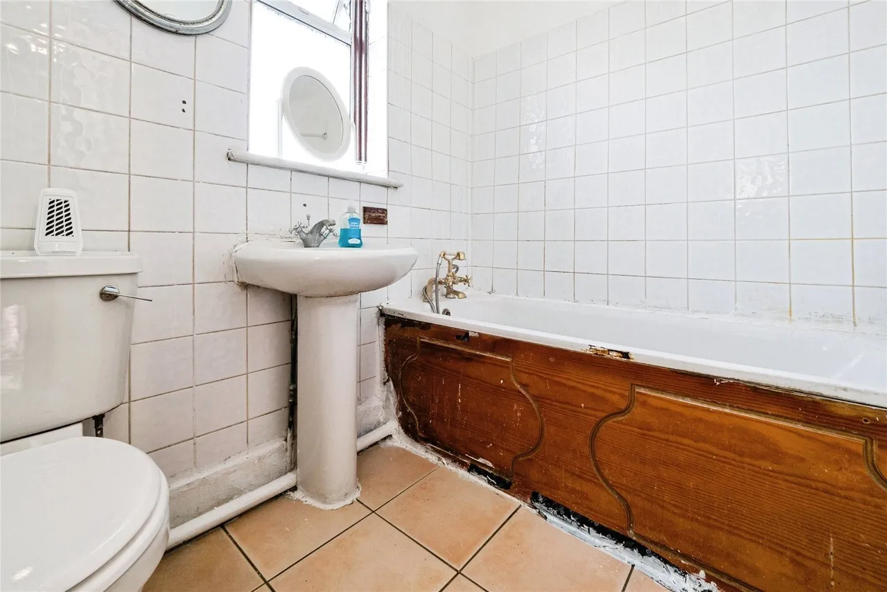 Hamilton Avenue, Ilford, IG6, photo 13