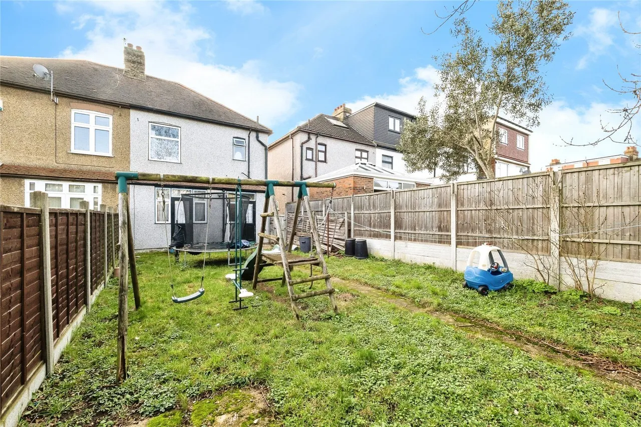 Hamilton Avenue, Ilford, IG6, photo 15