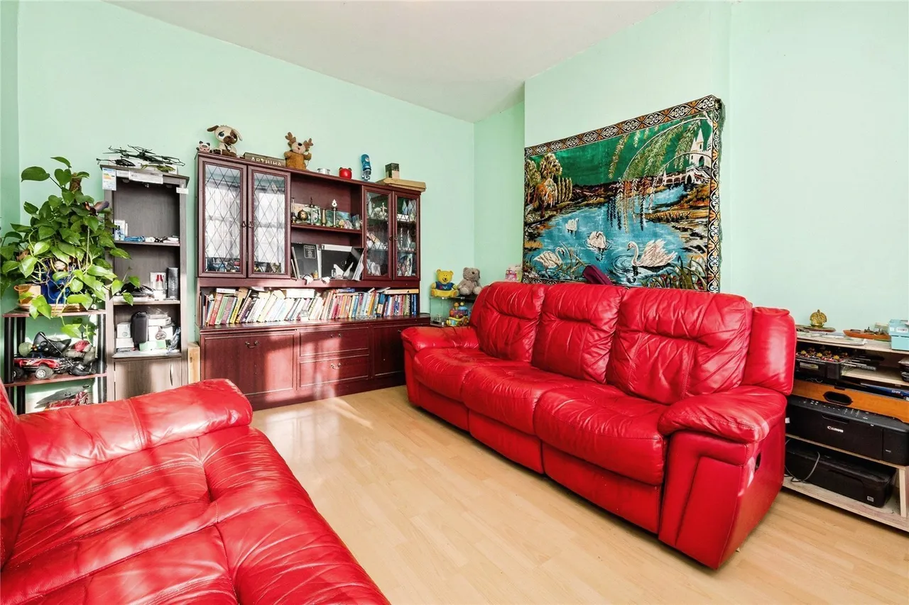 Hamilton Avenue, Ilford, IG6, photo 3