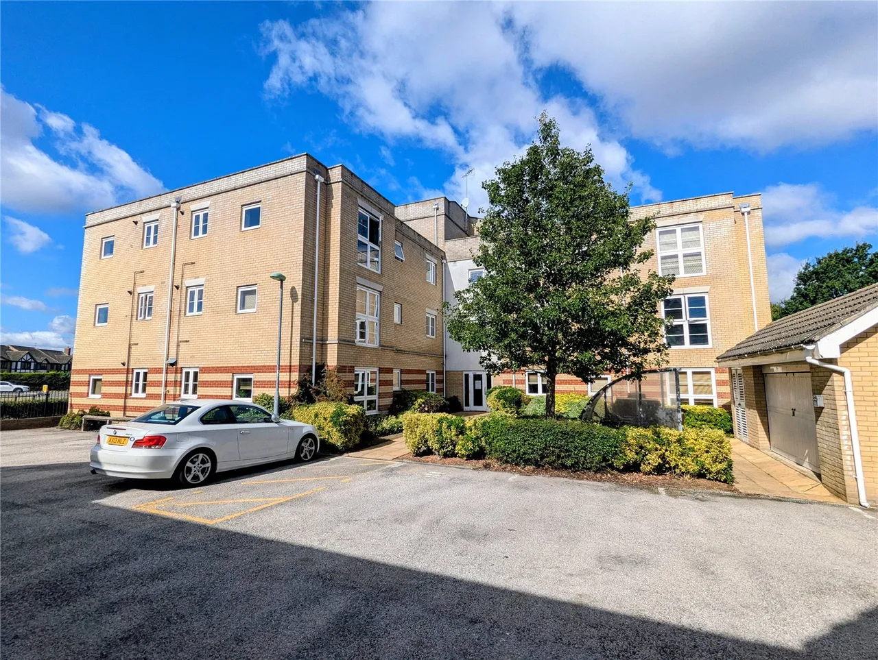 2 bed flat for sale, Newman Drive, Kesgrave, IP5