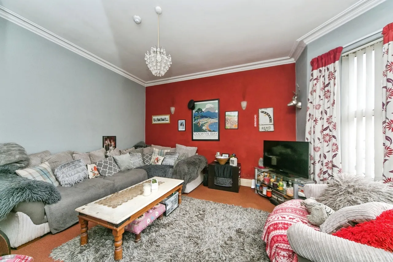 Llewelyn Road, Colwyn Bay, LL29, photo 9