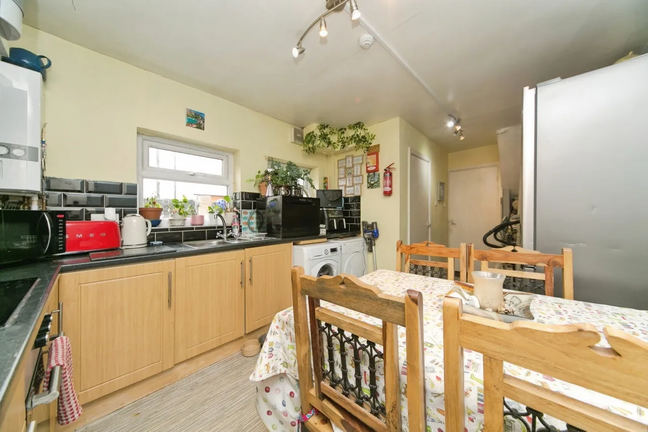 Llewelyn Road, Colwyn Bay, LL29, photo 3