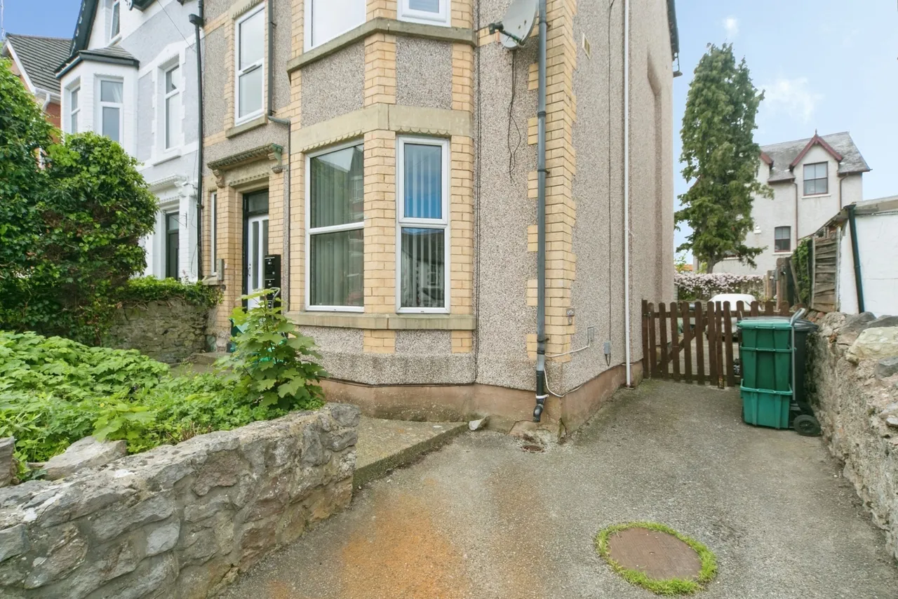 Llewelyn Road, Colwyn Bay, LL29, photo 6