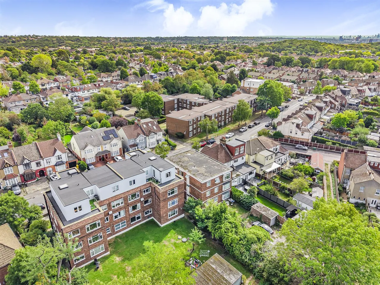 Heathcote Grove, North Chingford, E4, photo 17
