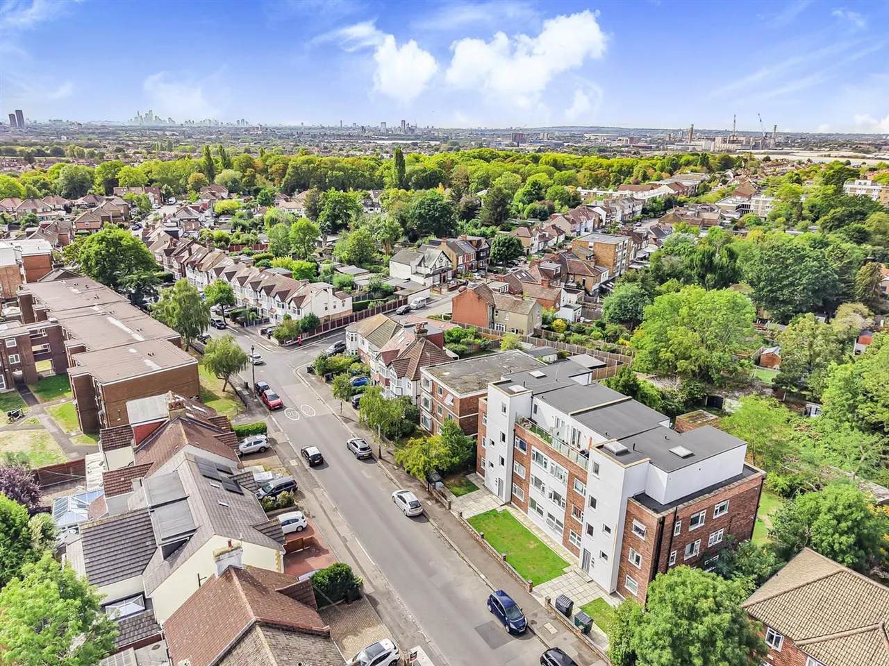 Heathcote Grove, North Chingford, E4, photo 16