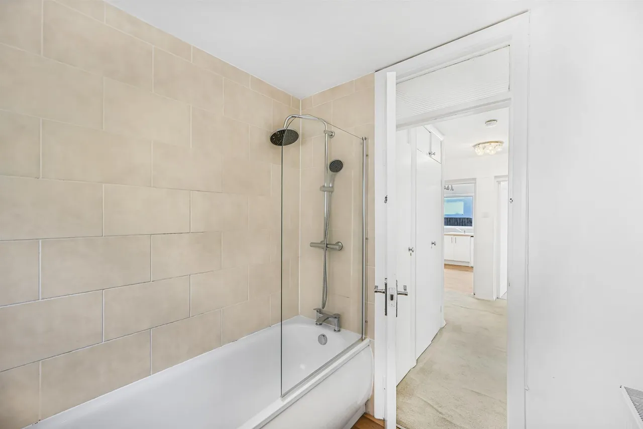 Heathcote Grove, North Chingford, E4, photo 7