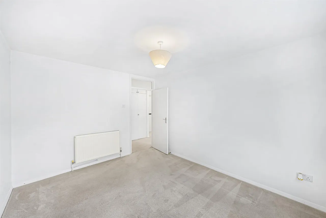 Heathcote Grove, North Chingford, E4, photo 10