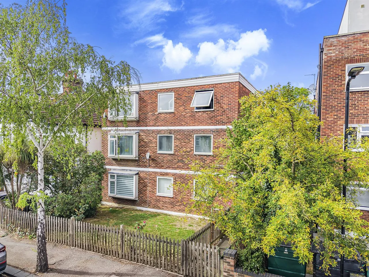 Heathcote Grove, North Chingford, E4, photo 15