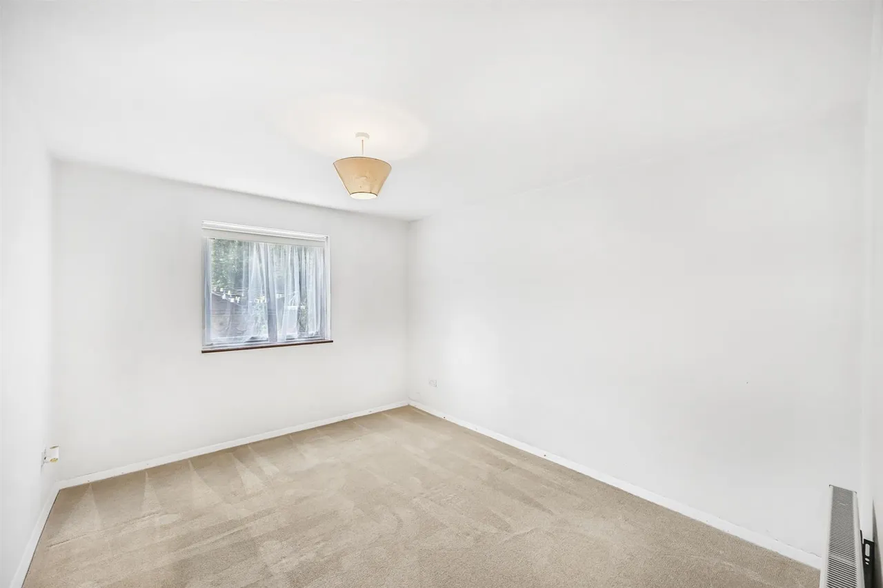 Heathcote Grove, North Chingford, E4, photo 9