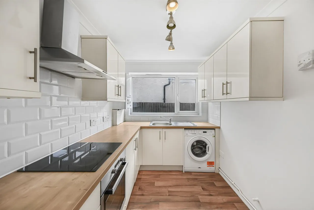Heathcote Grove, North Chingford, E4, photo 2