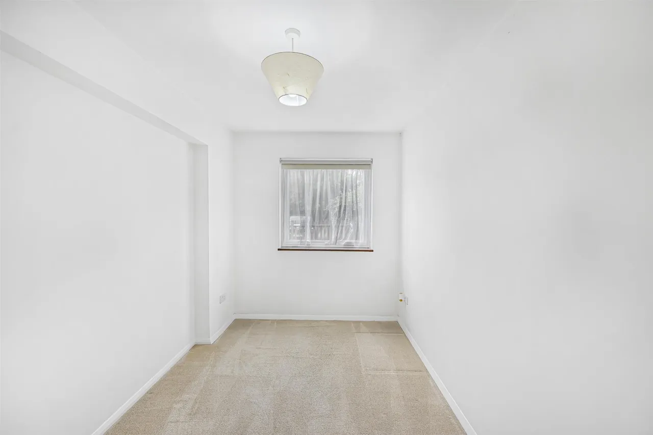 Heathcote Grove, North Chingford, E4, photo 11