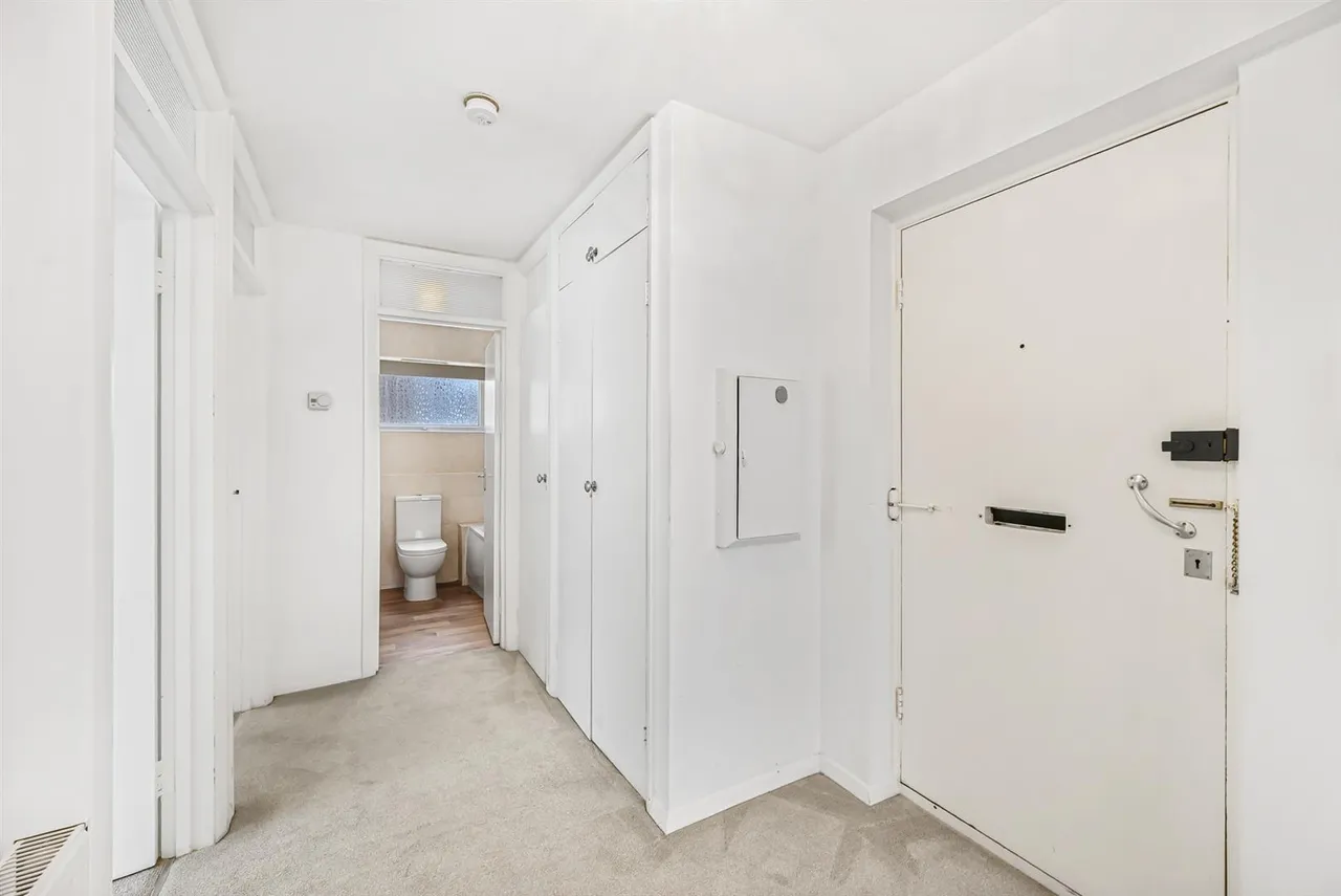 Heathcote Grove, North Chingford, E4, photo 13