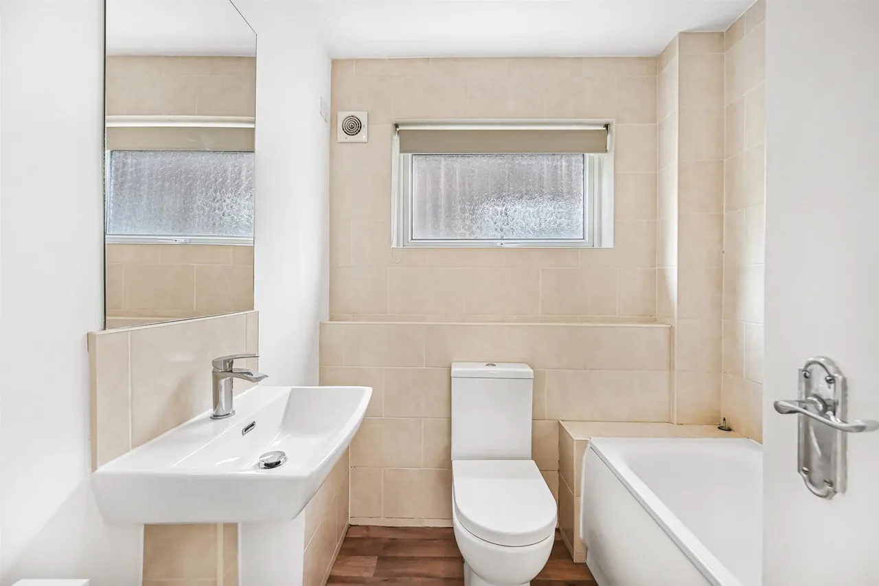 Heathcote Grove, North Chingford, E4, photo 6
