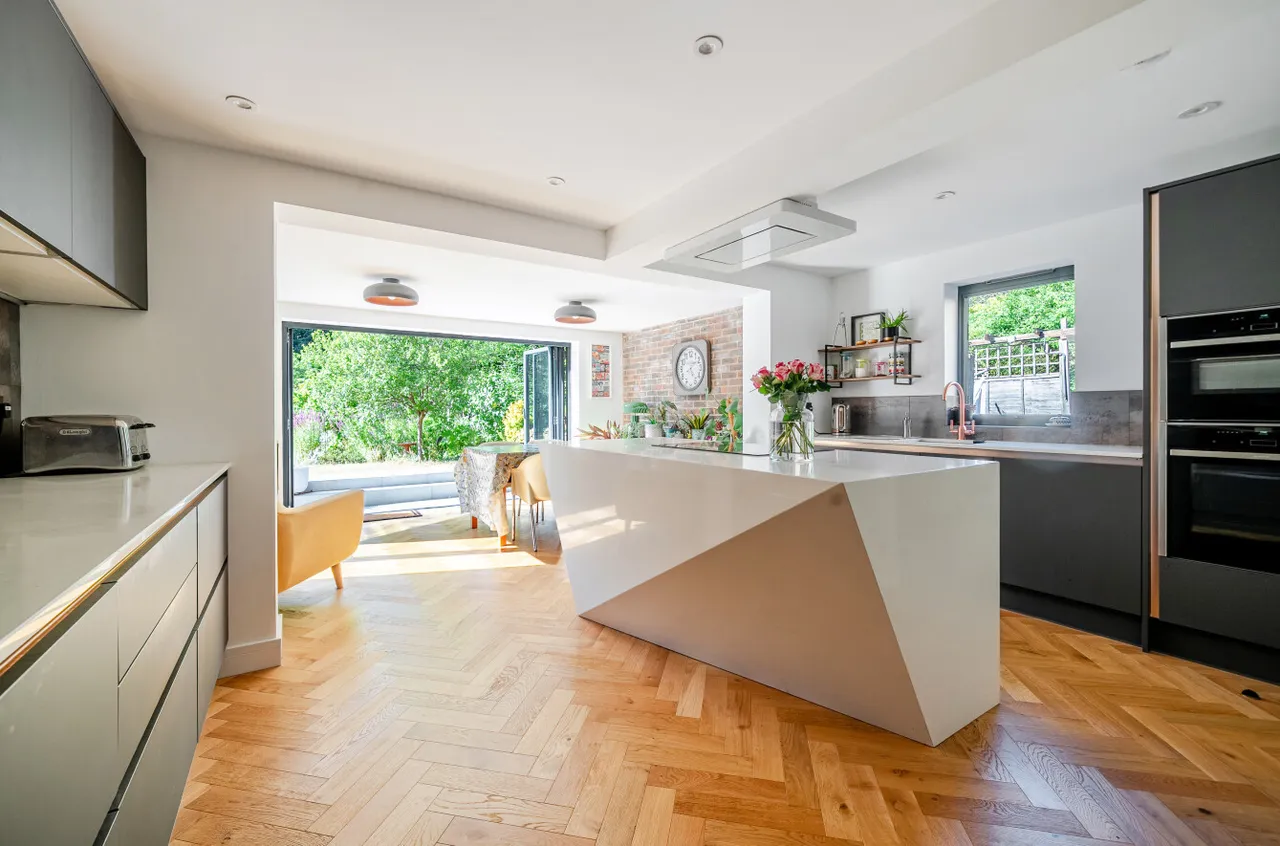 Bourne Dene, Wrecclesham, Farnham, Surrey, GU10 4RF, photo 3
