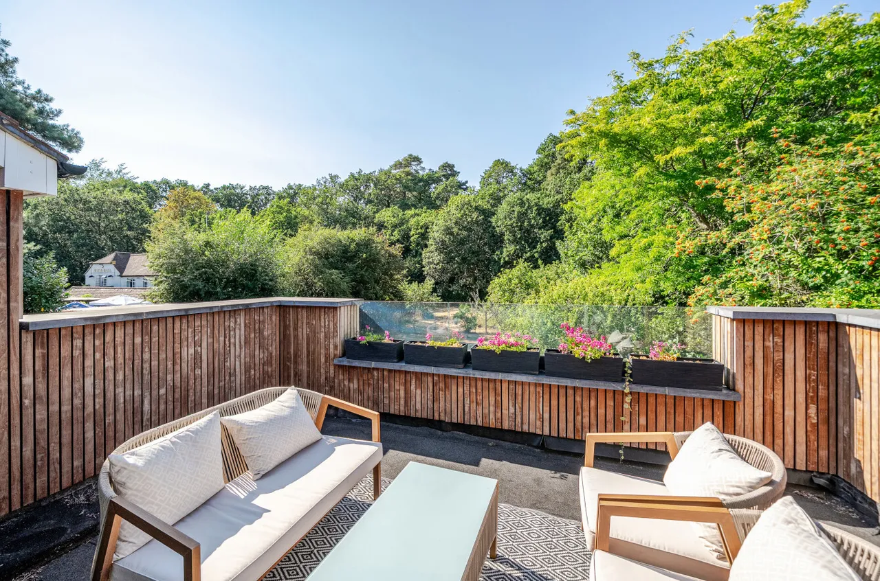 Bourne Dene, Wrecclesham, Farnham, Surrey, GU10 4RF, photo 4