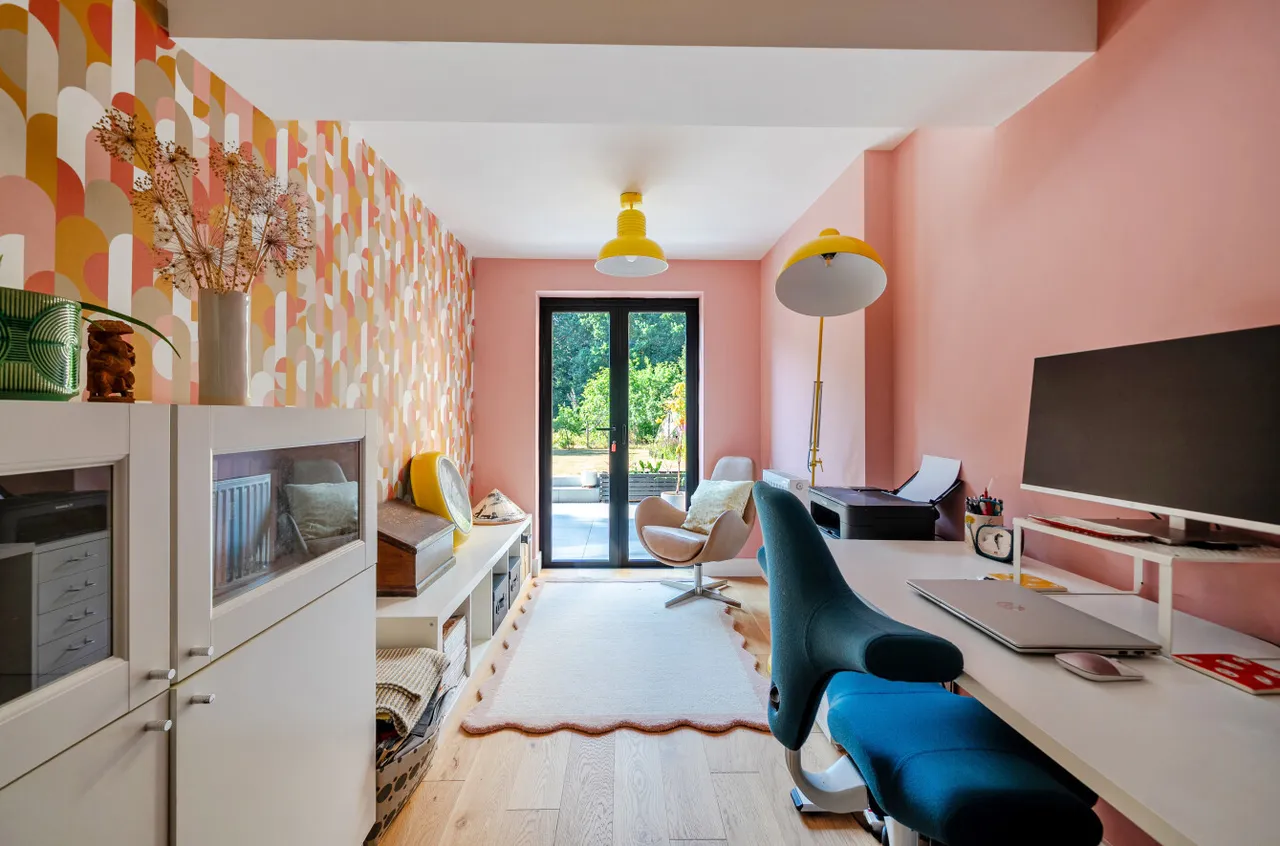 Bourne Dene, Wrecclesham, Farnham, Surrey, GU10 4RF, photo 10