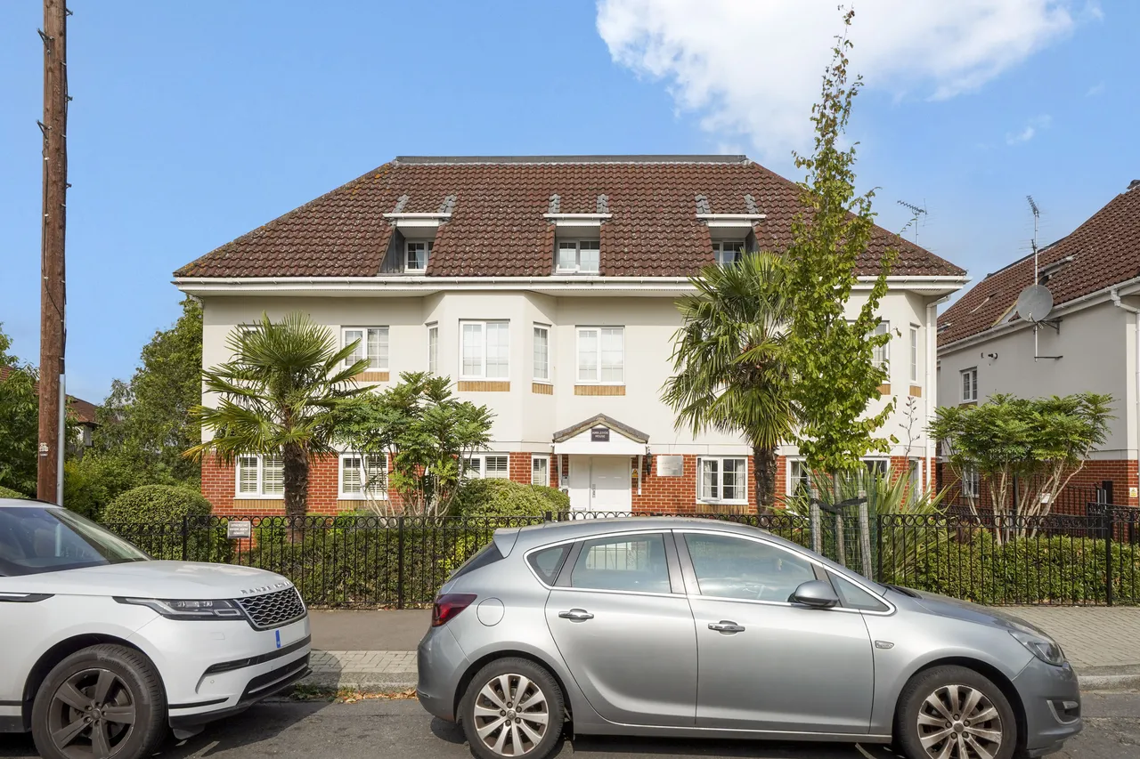 Gibbs Green, Edgware, HA8, photo 10