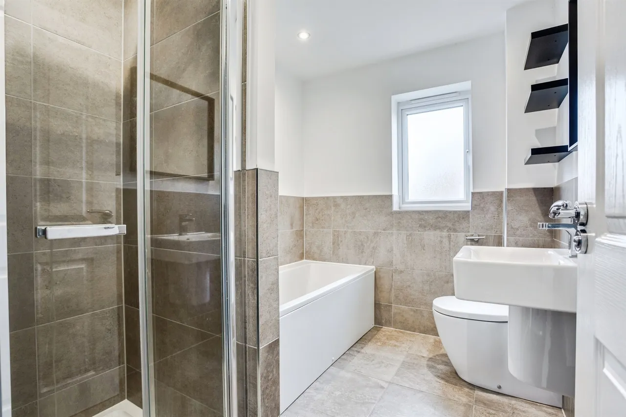 Burkwood Drive, Wakefield, WF1, photo 15