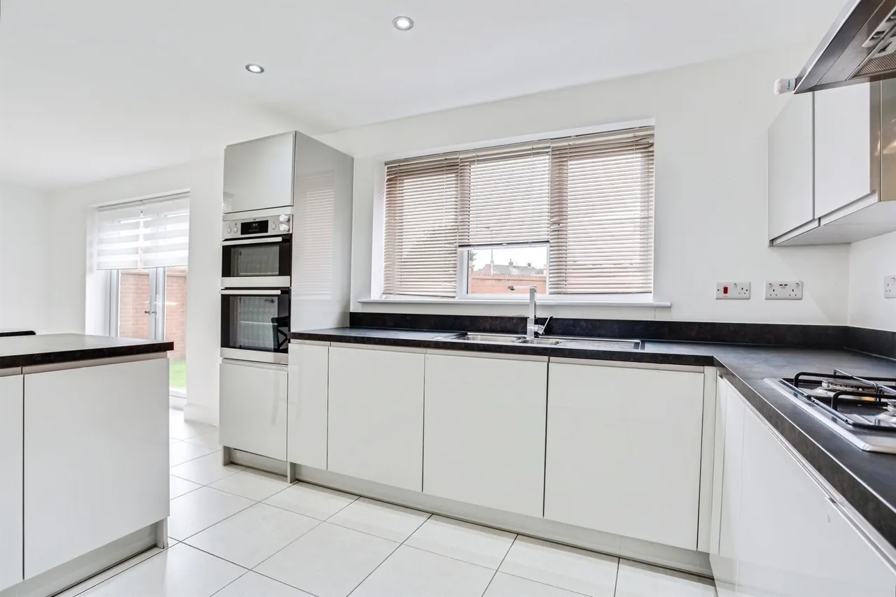 Burkwood Drive, Wakefield, WF1, photo 5