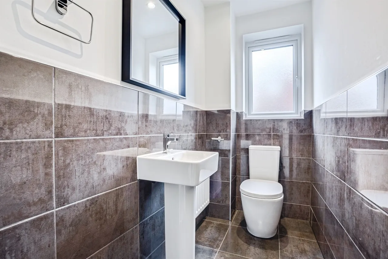Burkwood Drive, Wakefield, WF1, photo 17
