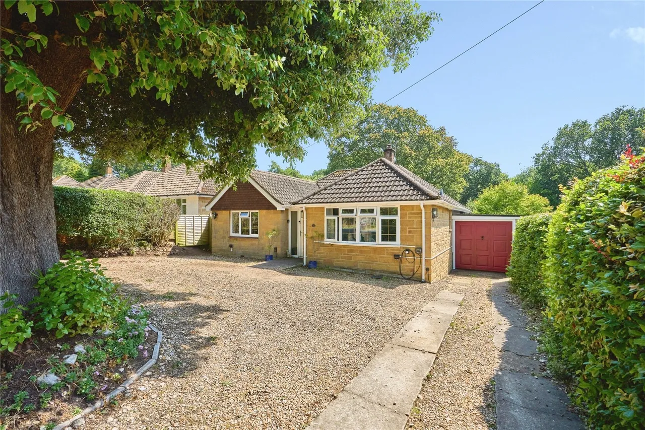3 bed house for sale, Forest Road, Winford, PO36