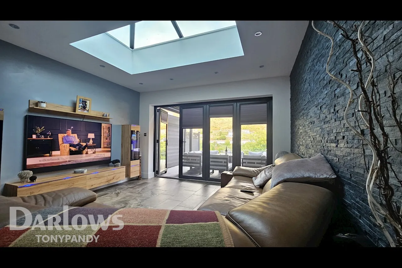 North Road, Ferndale, CF43, photo 3