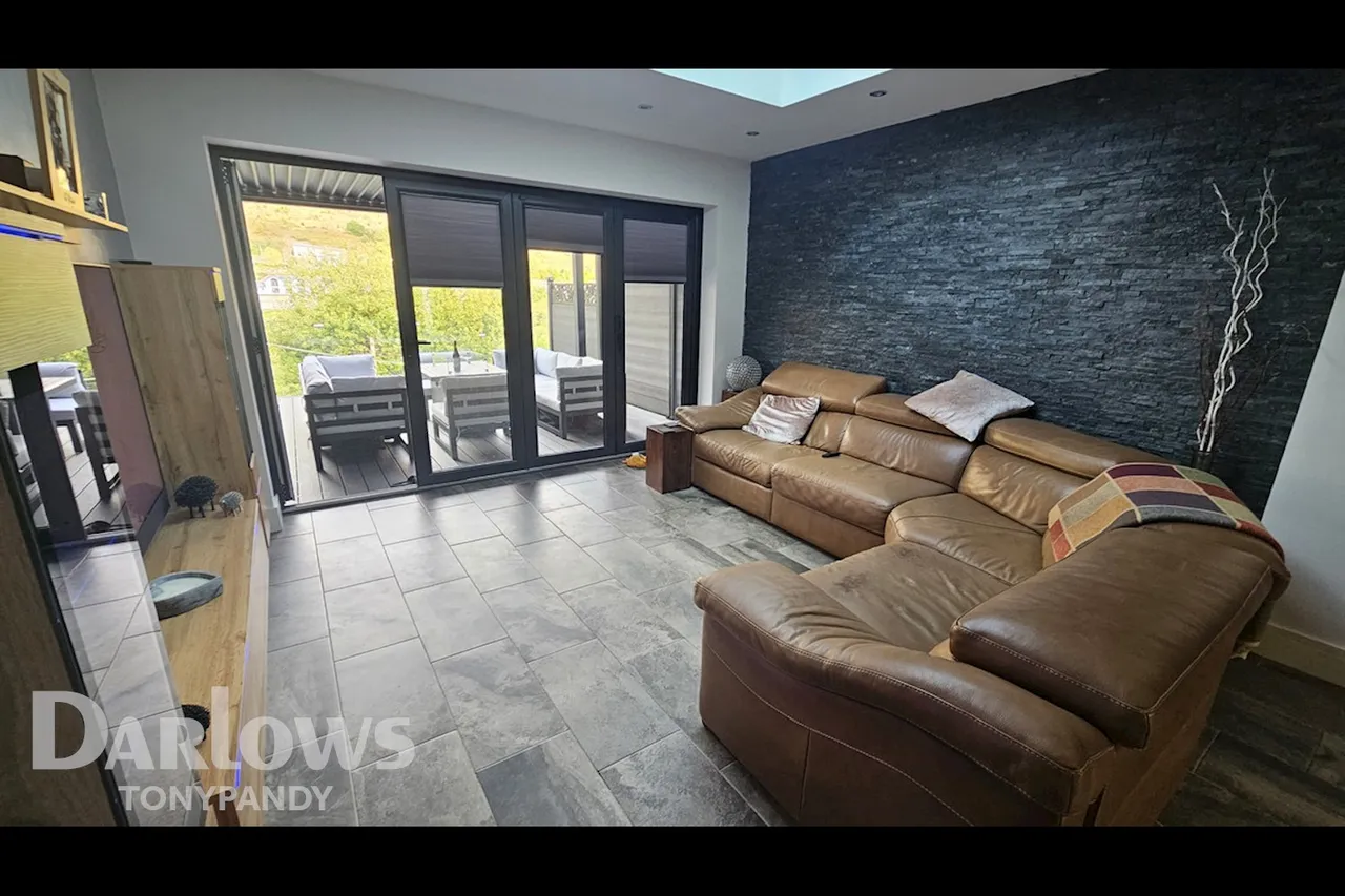 North Road, Ferndale, CF43, photo 2