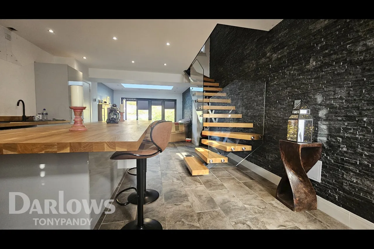 North Road, Ferndale, CF43, photo 8