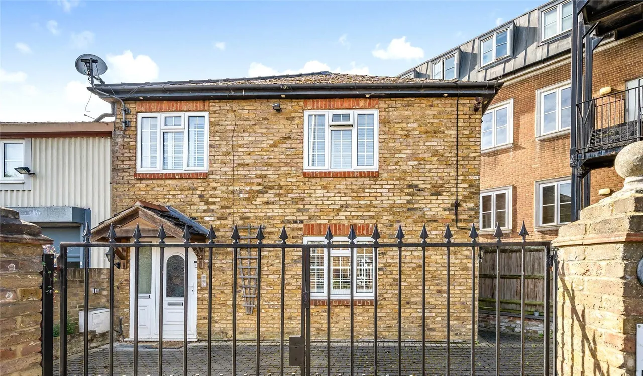 2 bed house for sale — Thayers Farm Road, Beckenham, BR3
