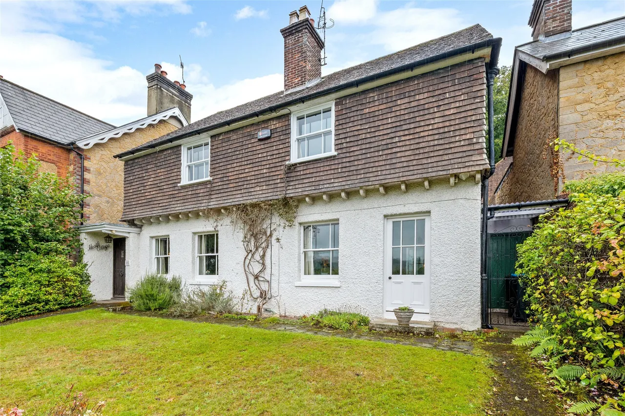 4 bed property for sale, Wolfs Row, Oxted, RH8