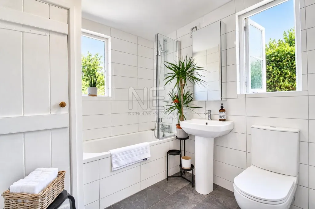 Well House Lane, Frilsham, photo 9