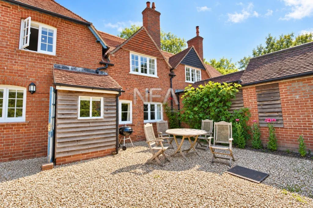 Well House Lane, Frilsham, photo 10