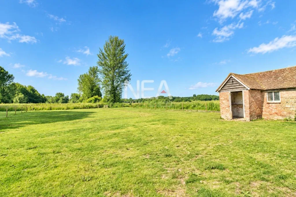 Well House Lane, Frilsham, photo 11