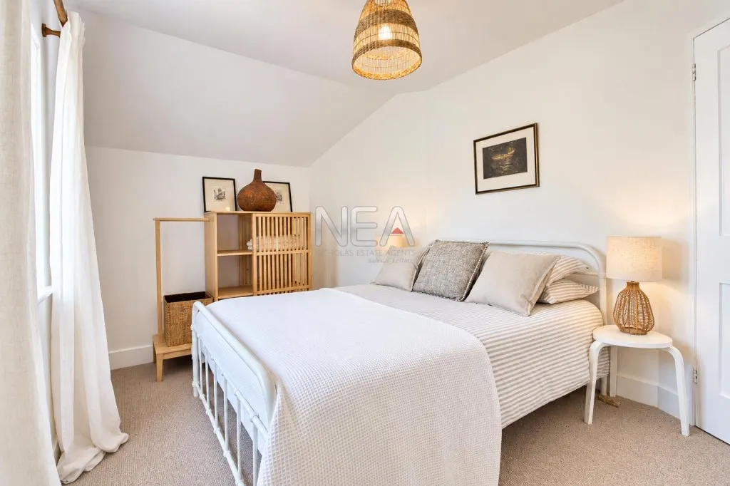 Well House Lane, Frilsham, photo 8