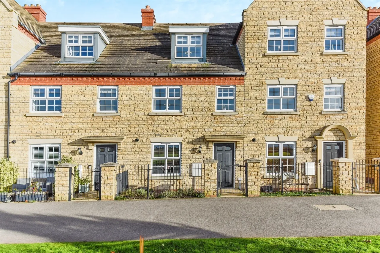 4 bed house to rent, Langton Walk, Stamford, PE9