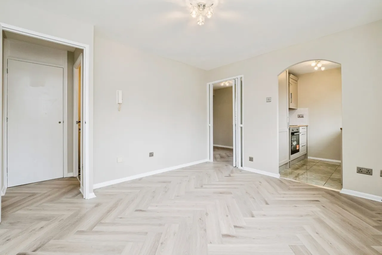 Naunton Way, Hornchurch, RM12, photo 10