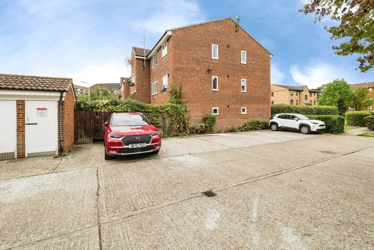Naunton Way, Hornchurch, RM12, photo 17