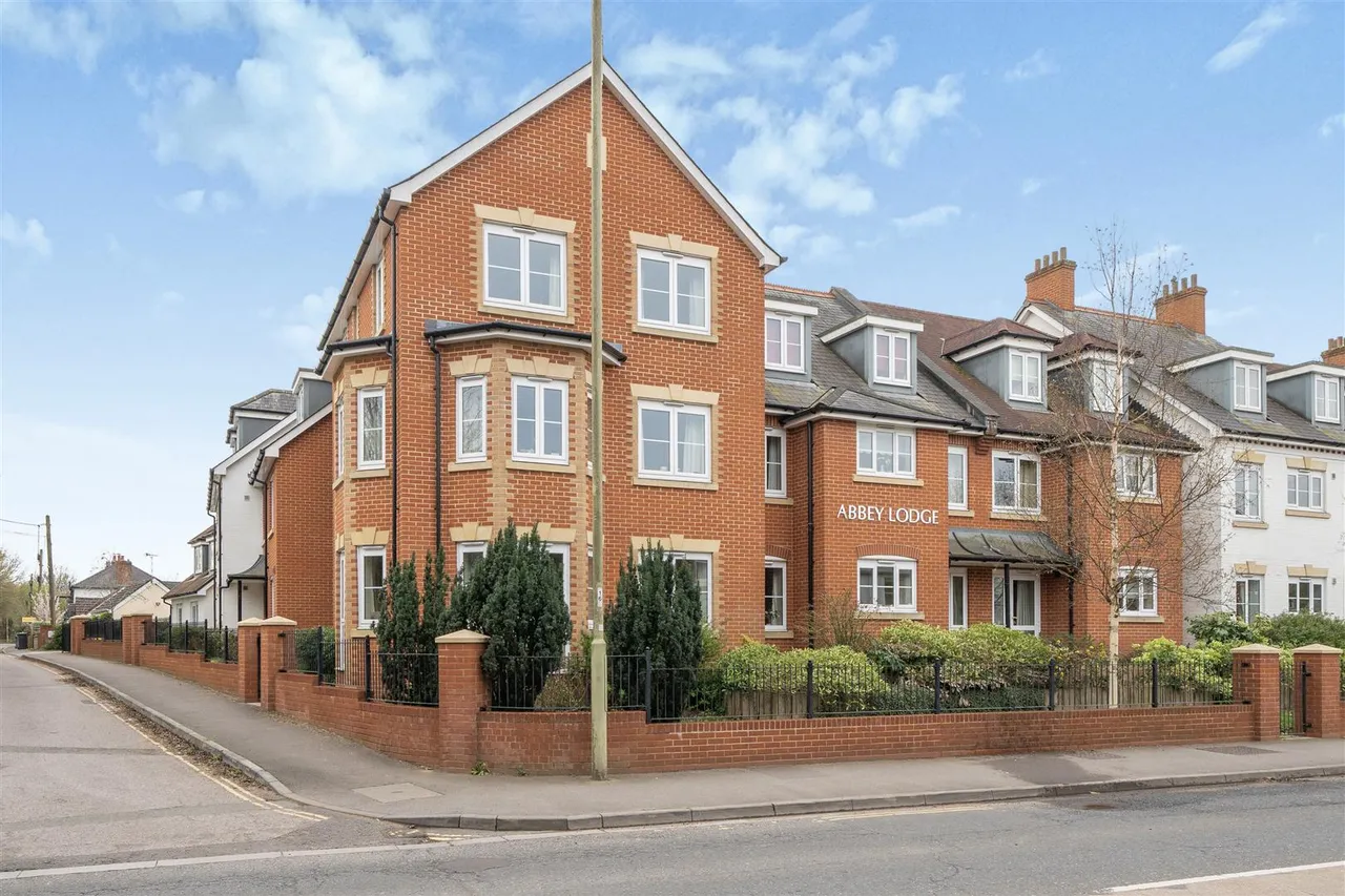 2 bed flat for sale, Bridge Road, Romsey, SO51