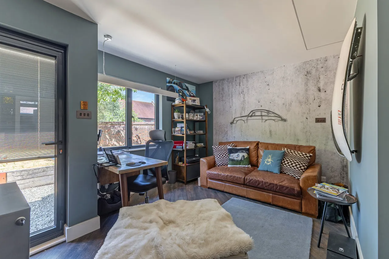 Brighton Road, Godalming, GU7, photo 8