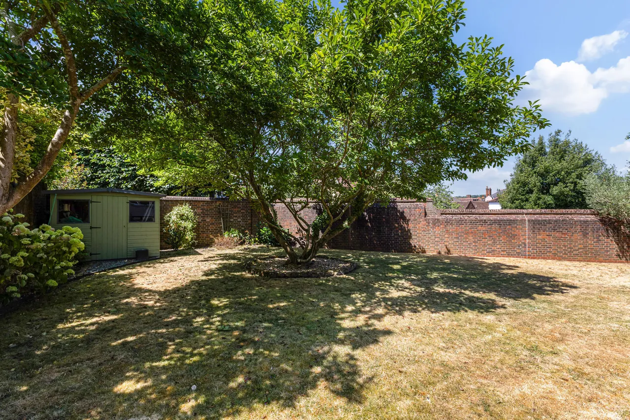 Brighton Road, Godalming, GU7, photo 2