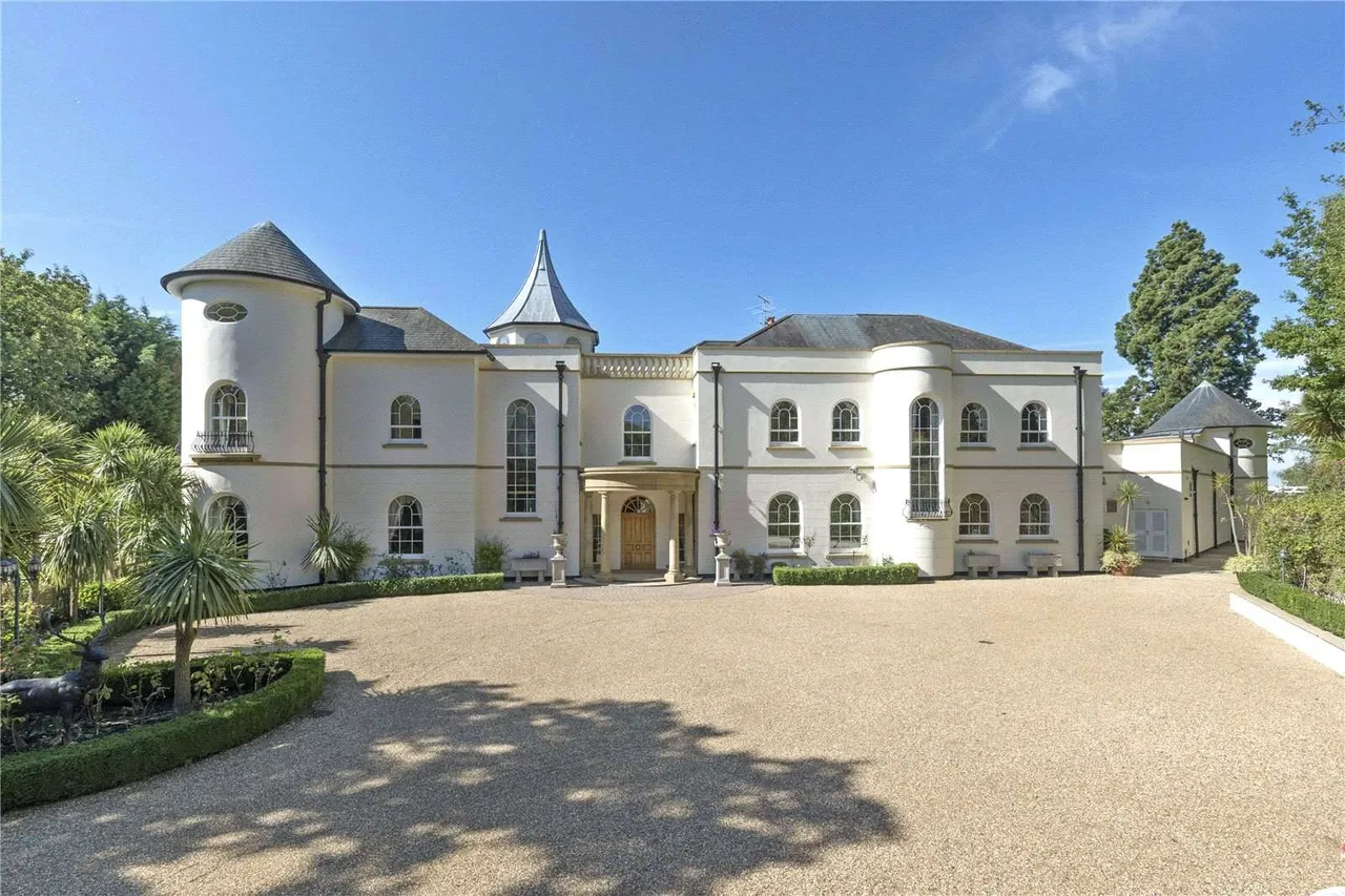7 bed house for sale — St George's Hill, Weybridge, Surrey, KT13 0NP