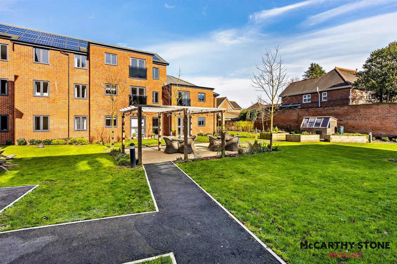 Burlington Gardens, Leyland, PR25, photo 20