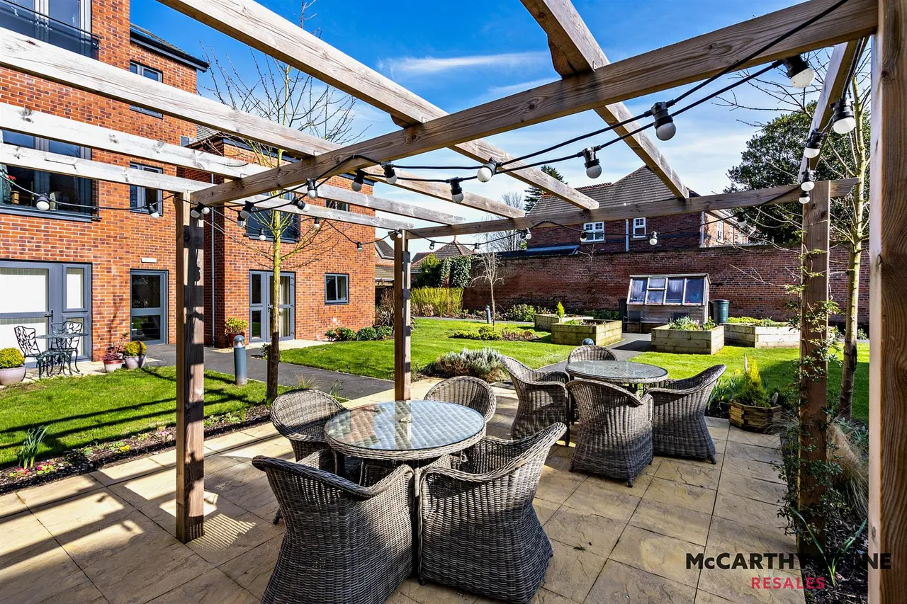 Burlington Gardens, Leyland, PR25, photo 18