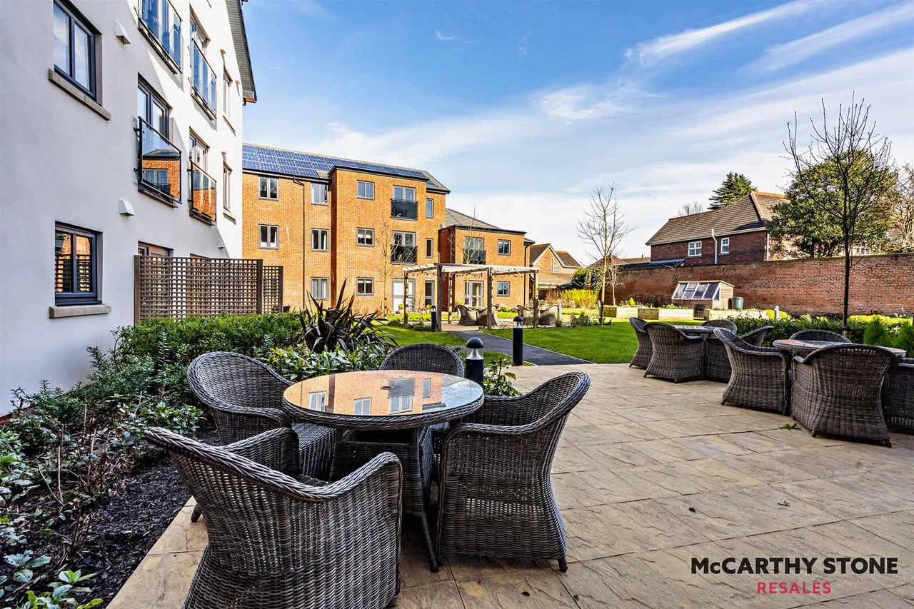 Burlington Gardens, Leyland, PR25, photo 17