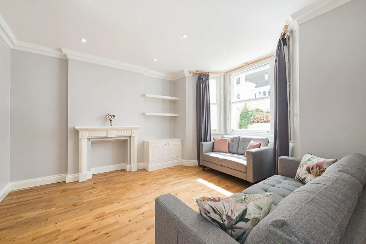 2 bed flat to rent, Campden Grove, Kensington, W8