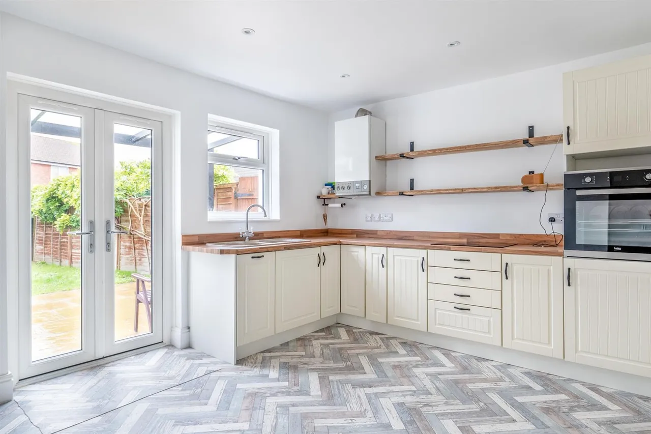 Pershore Road, Evesham, WR11, photo 11