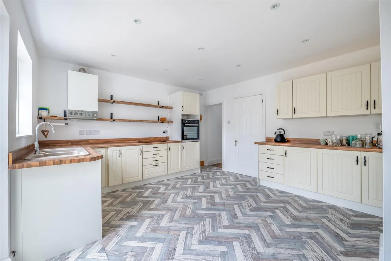 Pershore Road, Evesham, WR11, photo 12