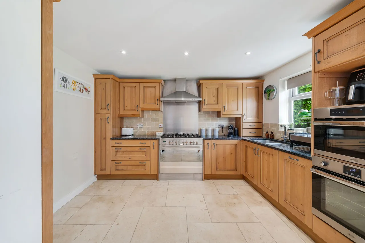 Simonside, Widnes, Widnes, WA8 4YN, photo 9