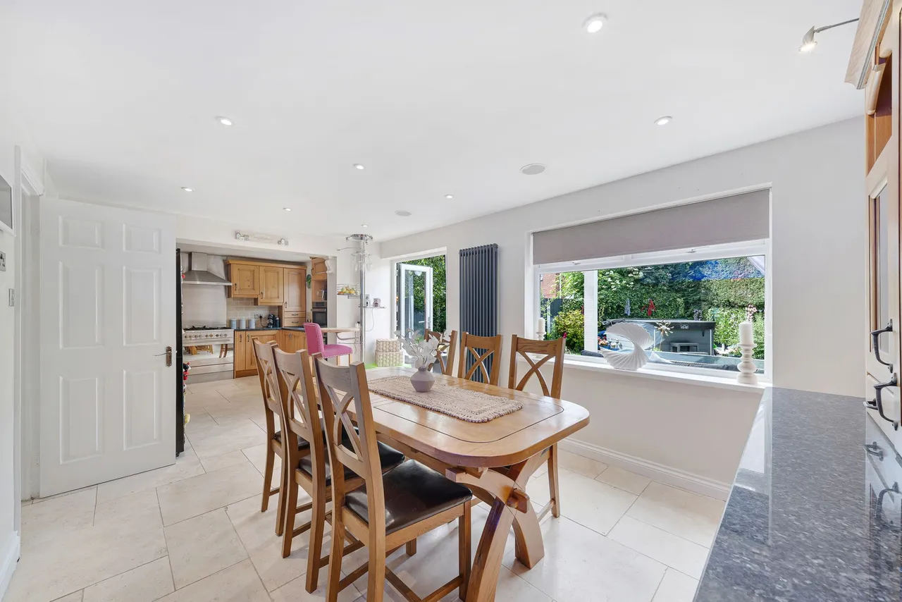 Simonside, Widnes, Widnes, WA8 4YN, photo 8
